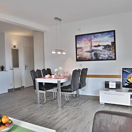 Apartment Strandhotel-18 *